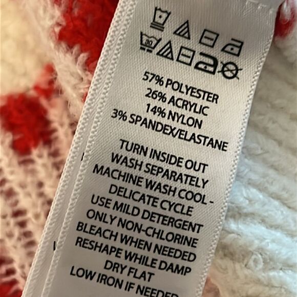 Cupcakes and cashmere, pink and red heart sweater size medium - Picture 5 of 8